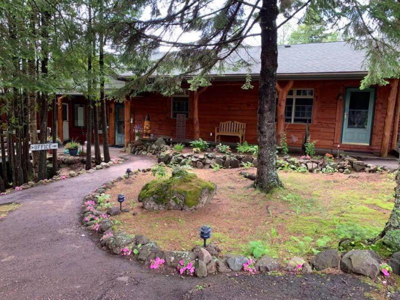 Thomsonite Inn On Lake Superior Гранд-Марей Экстерьер фото