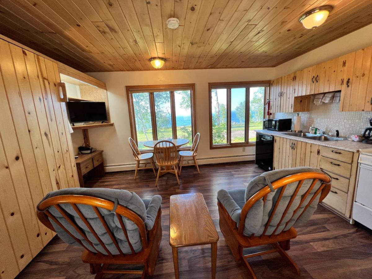 Thomsonite Inn On Lake Superior Гранд-Марей Экстерьер фото
