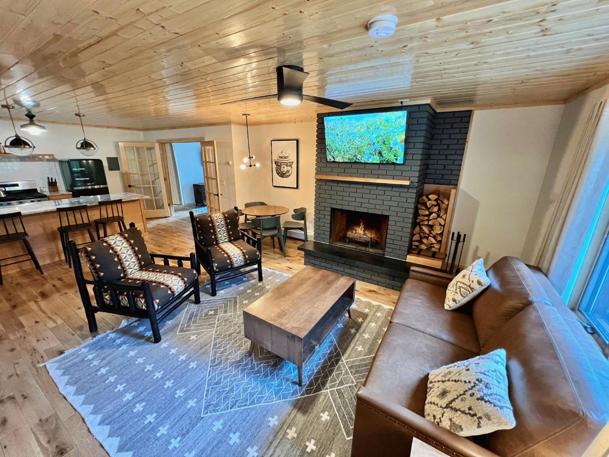 Thomsonite Inn On Lake Superior Гранд-Марей Номер фото