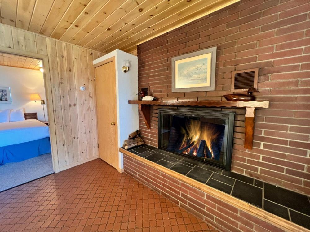 Thomsonite Inn On Lake Superior Гранд-Марей Экстерьер фото