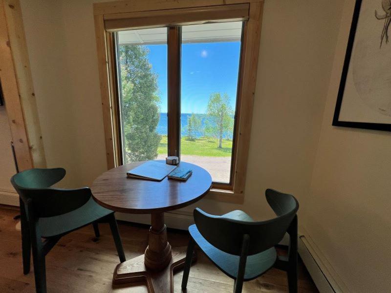 Thomsonite Inn On Lake Superior Гранд-Марей Номер фото