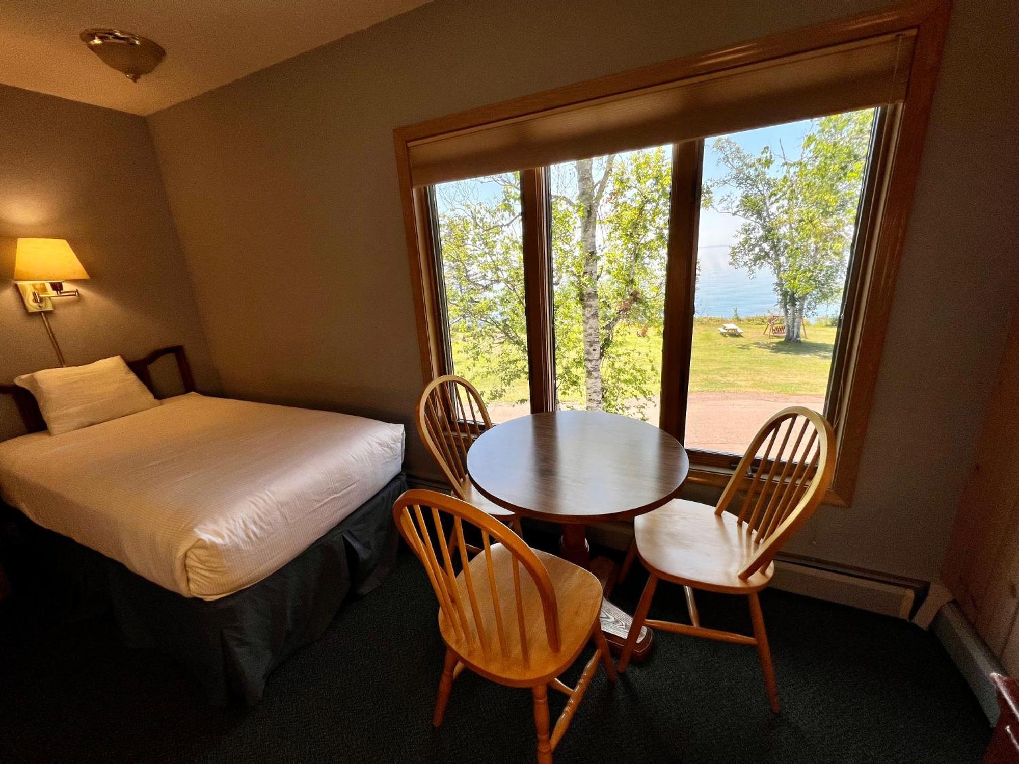 Thomsonite Inn On Lake Superior Гранд-Марей Экстерьер фото