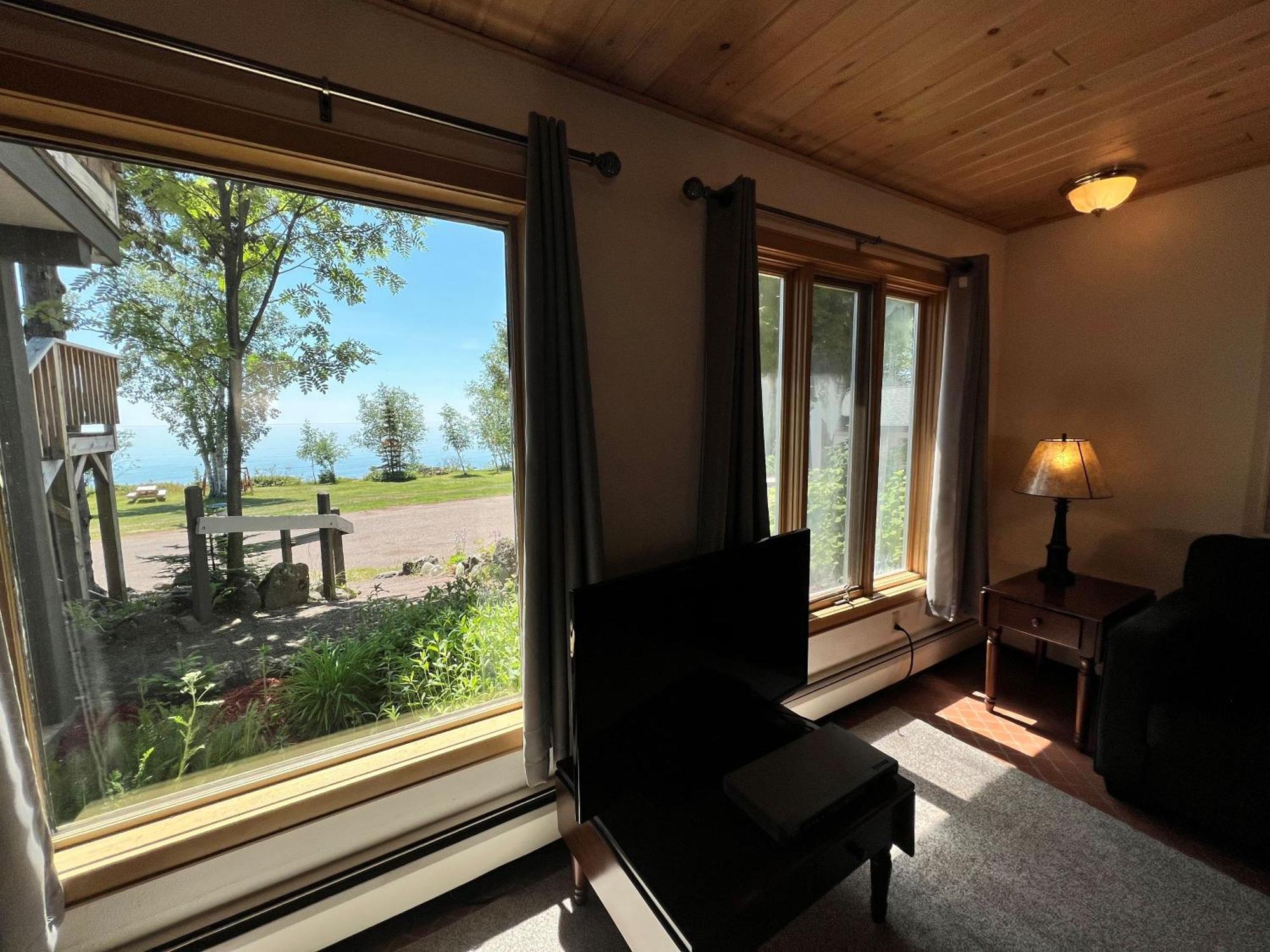 Thomsonite Inn On Lake Superior Гранд-Марей Экстерьер фото