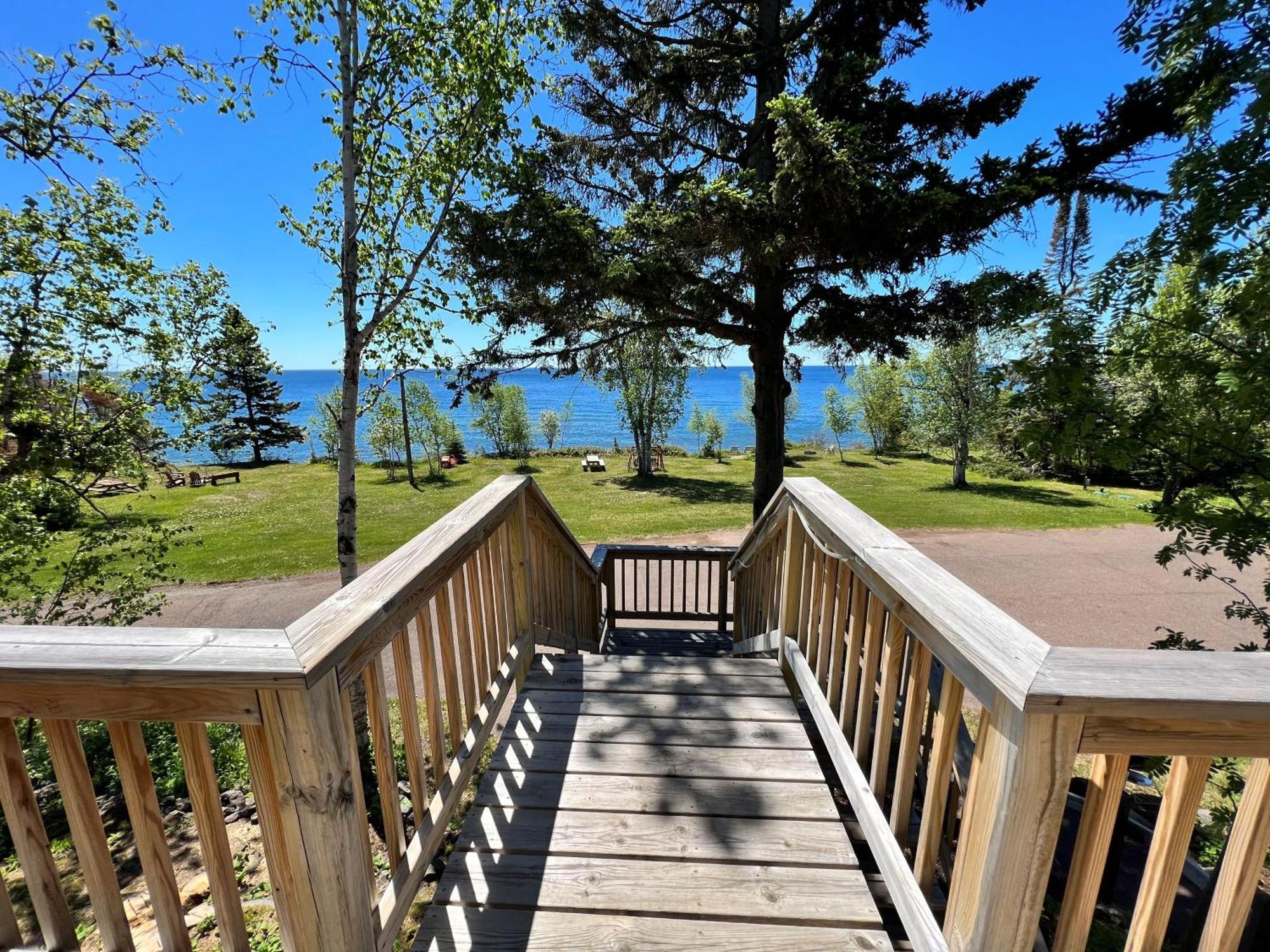 Thomsonite Inn On Lake Superior Гранд-Марей Экстерьер фото